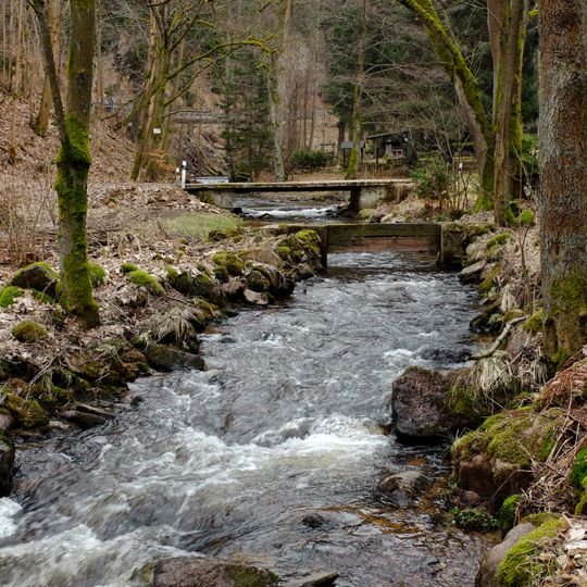 Most přes Lobezský potok v Novině u če. 85