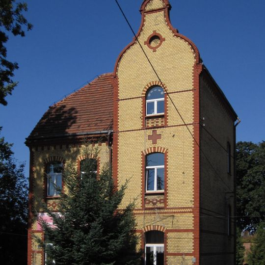 Kamienica, dawna plebania, ob. biblioteka publiczna