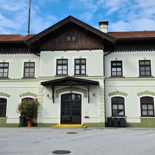 Aufnahmsgebäude Friedburg