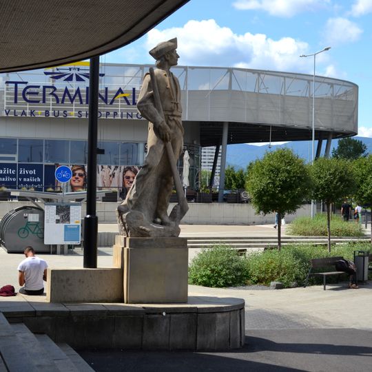 Hlavná osobná železnič. stanica, socha II.