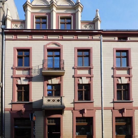 Kamienica przy ulicy Jaracza 32