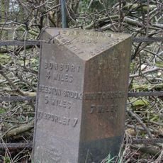 Milepost, N of Beeston Lodge