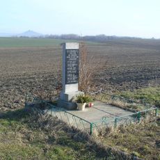 Pomník padlým v květnu 1945 u silnice z Pátku do Stradonic