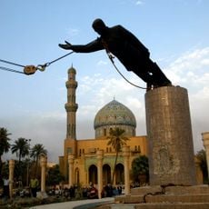 Destrucción de la estatua de la plaza Firdos