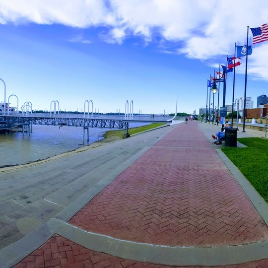 Riverfront Plaza/Levee Green