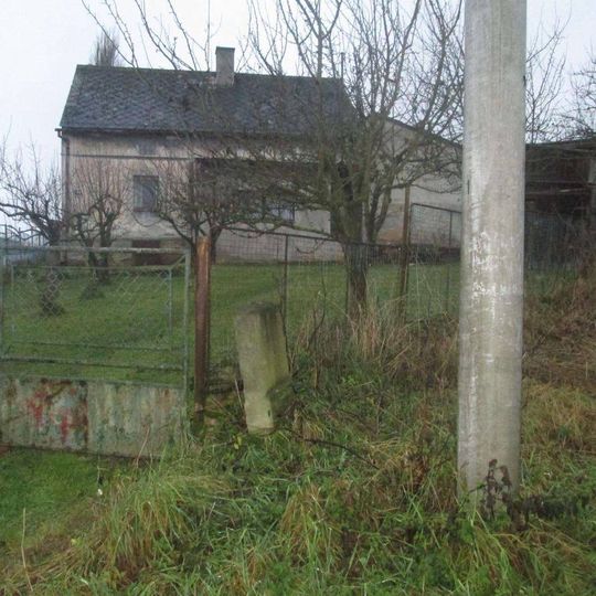 Kříž v Dolním Jamném u zahrady