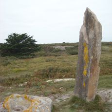 Dolmen de la Croix et menhir de la Vierge