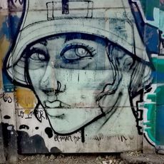 Rostro chica con gorro