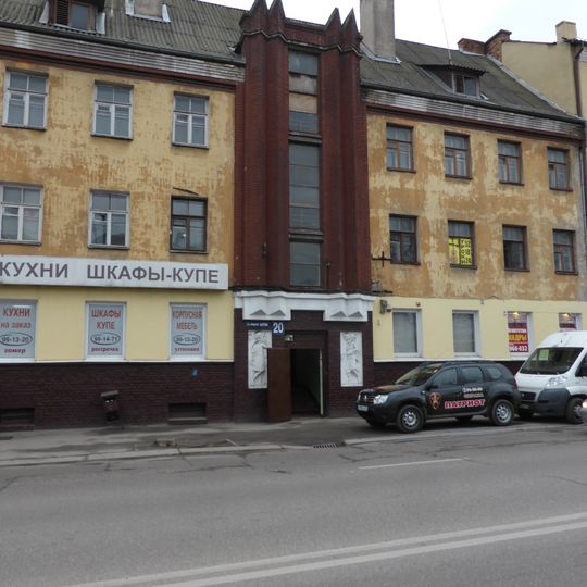 Дом жилой с рельефами