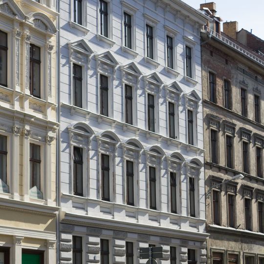 Mietshaus in geschlossener Bebauung Luisenstraße 1a