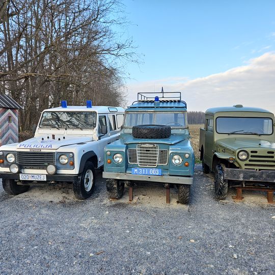 "Land Rover" policije