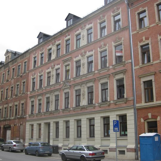 Mietshaus in geschlossener Bebauung Uhlandstraße 27