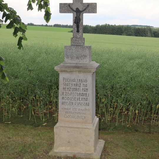 Kříž u silnice západně od Budkova