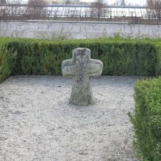 Smírčí kříž v klášterní zahradě v České Lípě