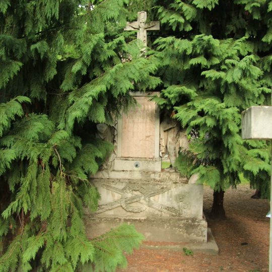 Ondrejský cintorín, náhrobník so sochou