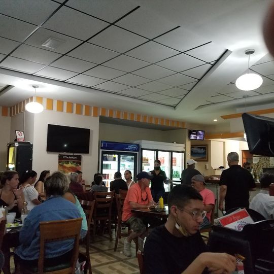 El Camarón Restaurante & Café