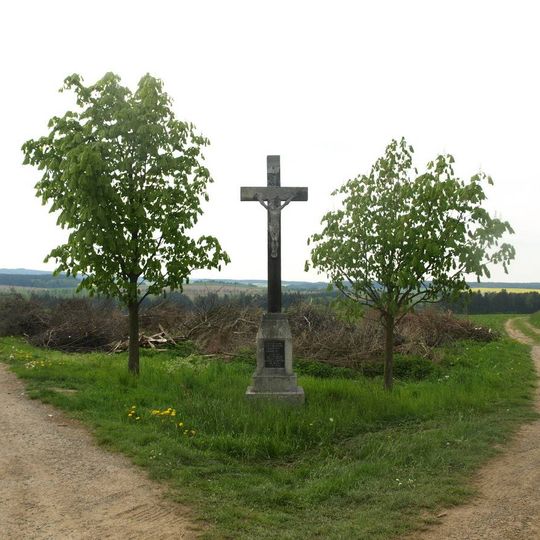 Kříž Na lopatě severně od Krásněvsi