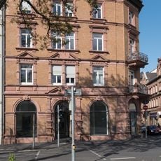 Wohn- und Geschäftshaus