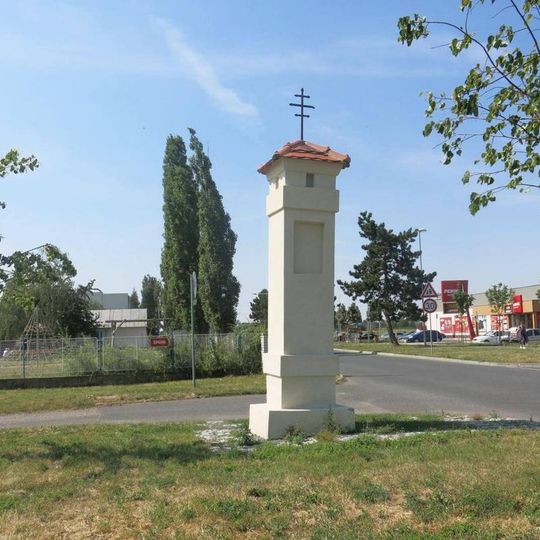 Boží muka na rohu ulic Šípková a Ke Stadionu v Odolena Vodě
