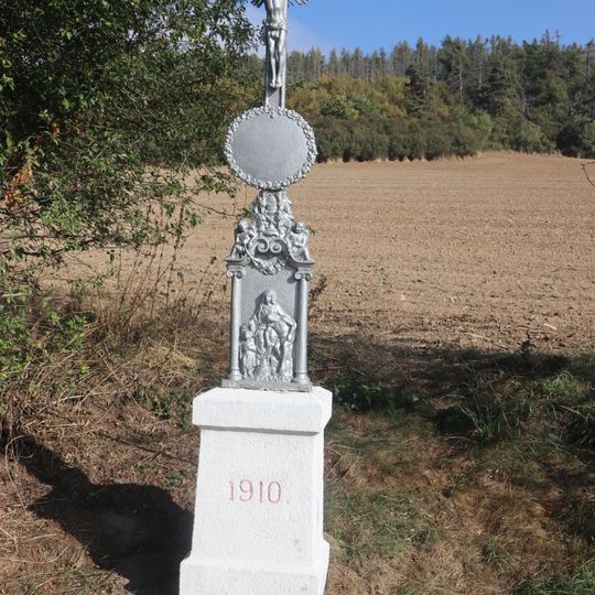 Kříž u silnice východně od Mikulovic