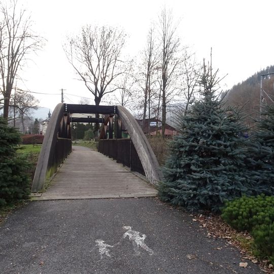 Lávka přes Lomnou v Dolní Lomné Pod Akáty