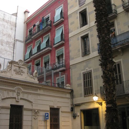 Edifici d'habitatges ptge. Pau, 9-11