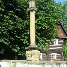 Fountain with column shrine in Lhota