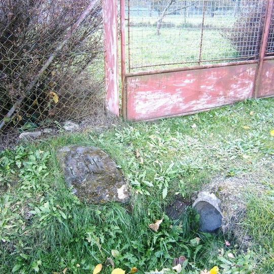 Křížový kámen v Radiměři u hlavní silnice