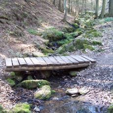 Lávka Posázavské stezky přes potok od Třebsína