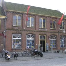 Voormalig schoolgebouw bij het weeshuis