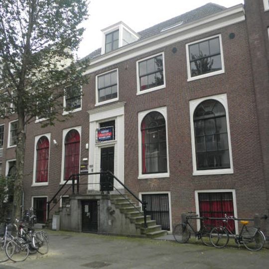 Dubbel huis onder dwars dak