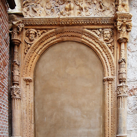 Portada del Torreón del Archivo General Central del Reino