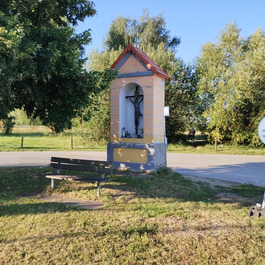 Výklenková kaplička v křižovatce Do Mladého