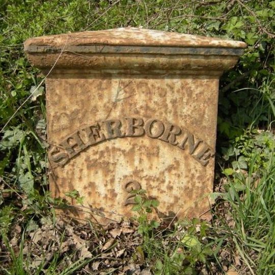 Milepost, S of A3030 jct.