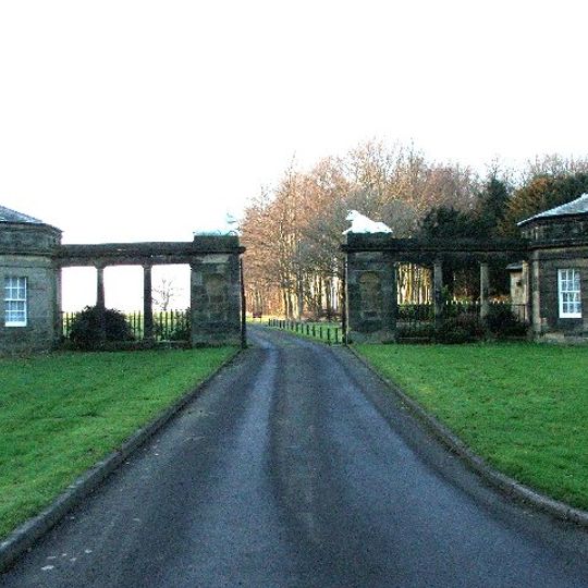 South Lodges, Gate Screen And Gates
