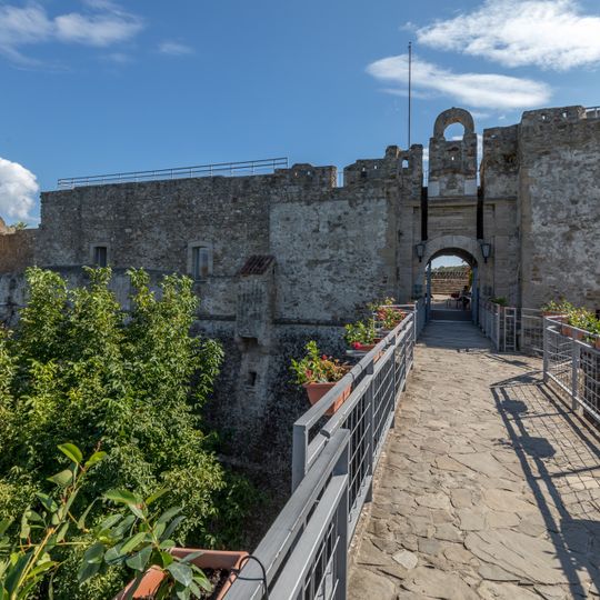 Angioino Aragonese Castle