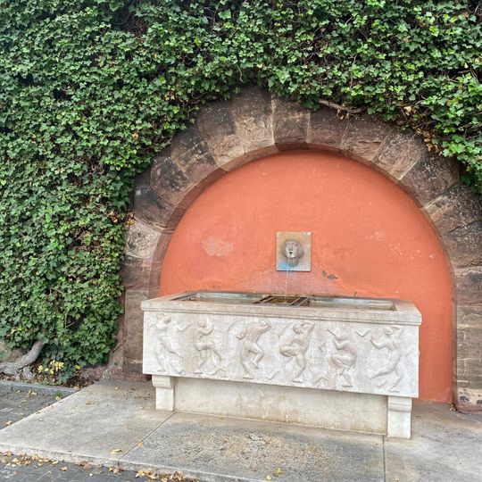 Brunnen an der Waisenhausmauer