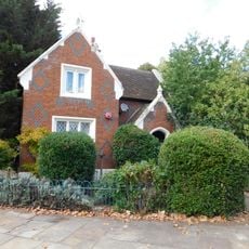 Lodge At Crown Gate West