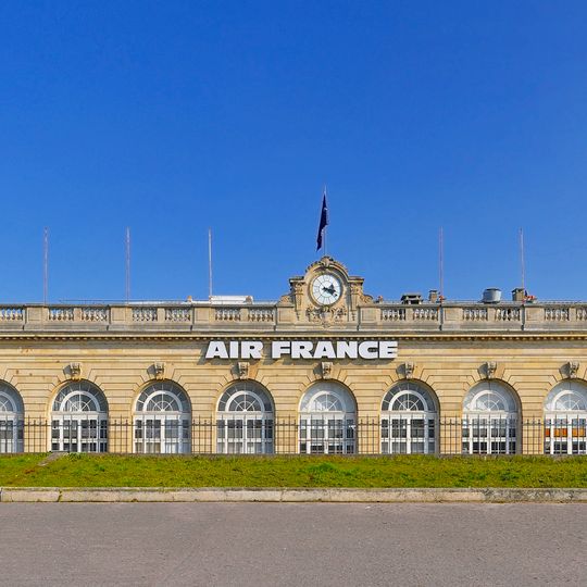 Bâtiment de la gare des Invalides