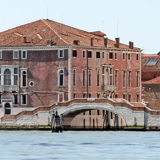 Palazzo Donà delle rose