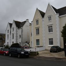 2 Gatepiers At No 37