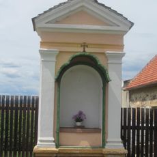 Výklenková kaplička se sousoším Piety