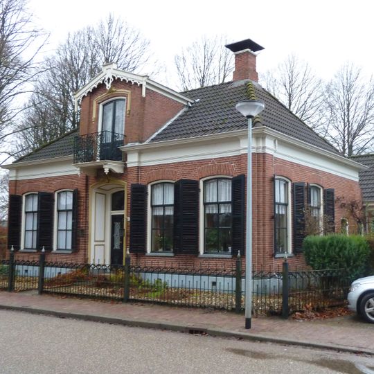 Woonhuis met aangebouwde schuur