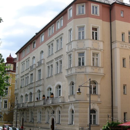 Doppelhausblock mit Nr. 18