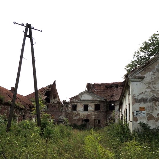 2 budynki gospodarcze przy oficynie