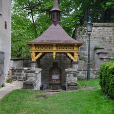 Boženina studánka u obecního úřadu v Peruci