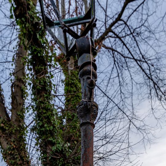 55 Marywood Square, Lamp Standard