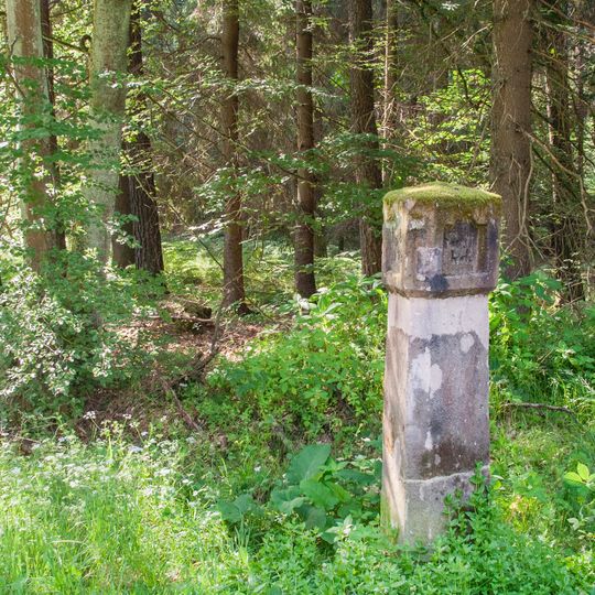 Forstreviergrenzstein Fischbach, Forsthof und Laufamholz