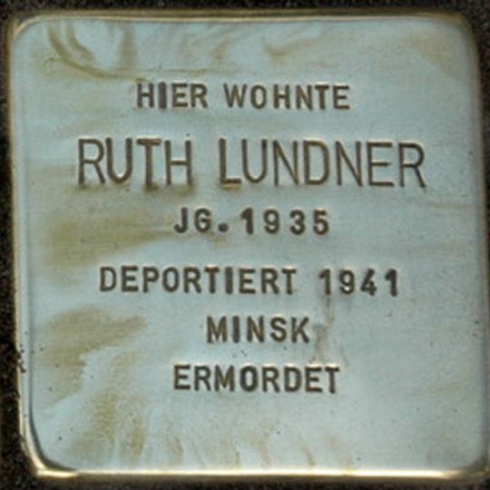 Stolperstein en memoria de Ruth Lundner