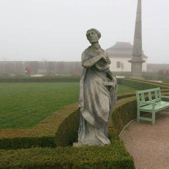 Socha alegorie svobodných umění v zahradě špitálu v Kuksu